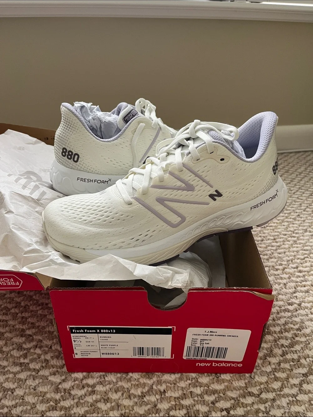 New Balance White Women's Athletic Running Shoes - 880 Fresh Foam